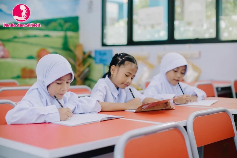 Memilih Sekolah Anak: Bukan Hanya Gedung, Tapi Lingkungan Sosial yang Sehat